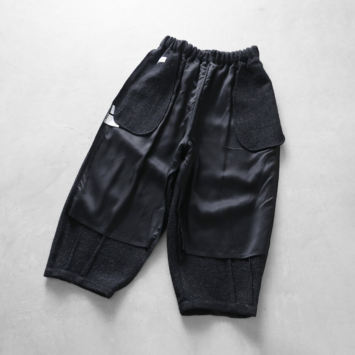 HUIS×尾州”縮絨リネンウールバルーンパンツ（ブラック）【ユニセックス