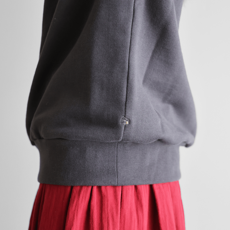 HUIS in house］SUVINスウェットタートルプルオーバー（ダークグレー