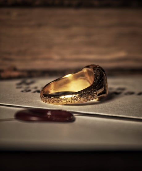 Signet Ring in Calligraphy Half Engraved ‘R’ : Made of 18K Gold Plated