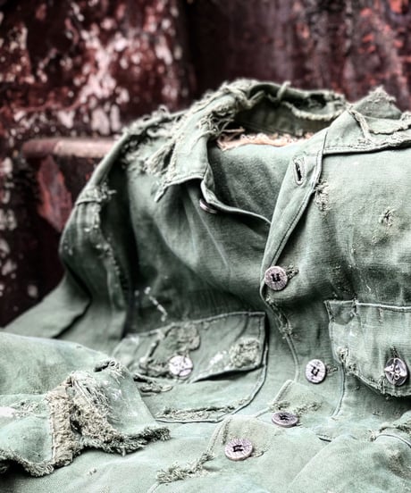 SURREALISTE×RESURRECTION Silver button vintage damage militaly shirt