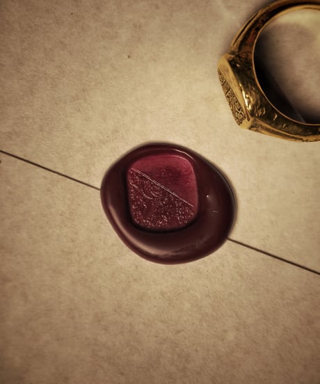Signet Ring in Calligraphy Half Engraved ‘R’ : Made of 18K Gold Plated