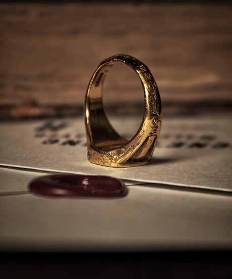 Signet Ring in Calligraphy Half Engraved ‘R’ : Made of 18K Gold Plated