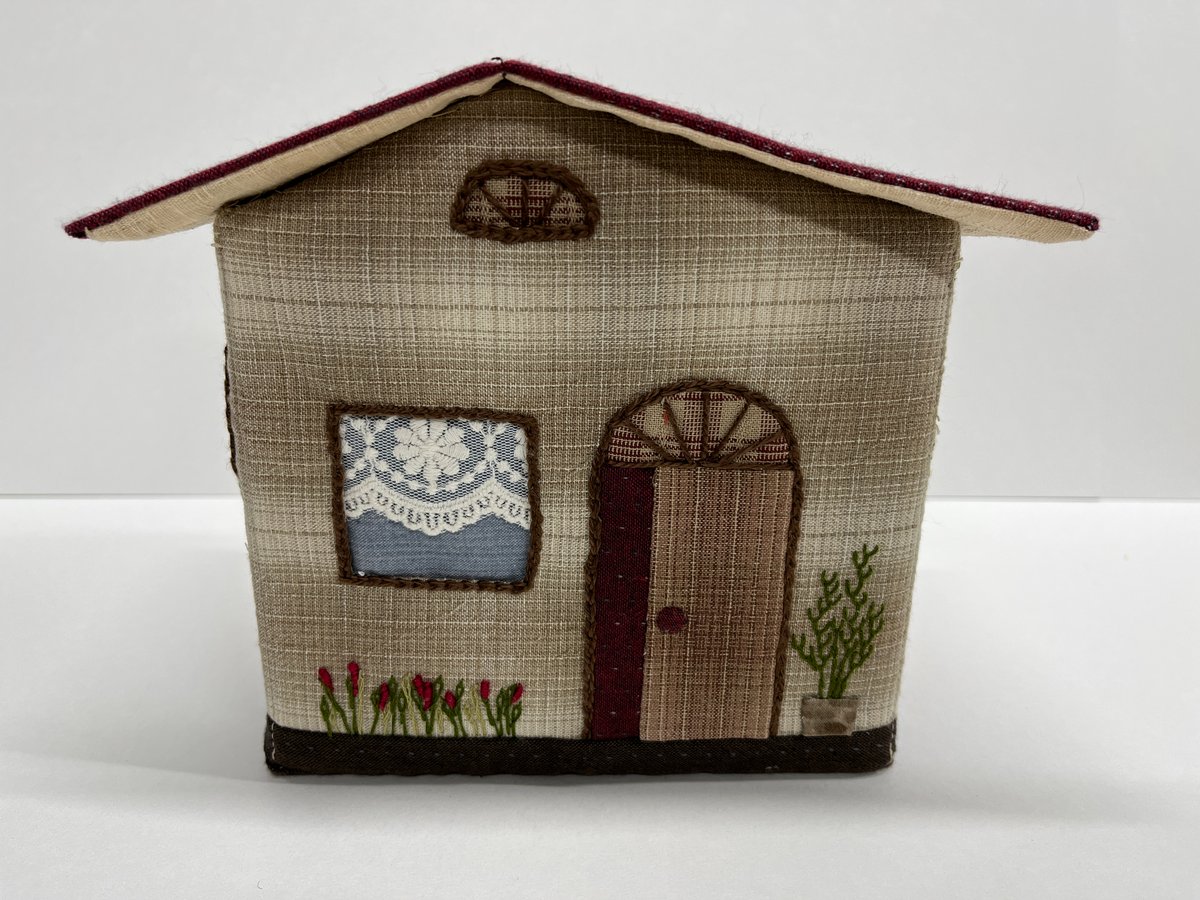 赤い屋根の家（小物入れ） | パッチワークのお店 ダックリン