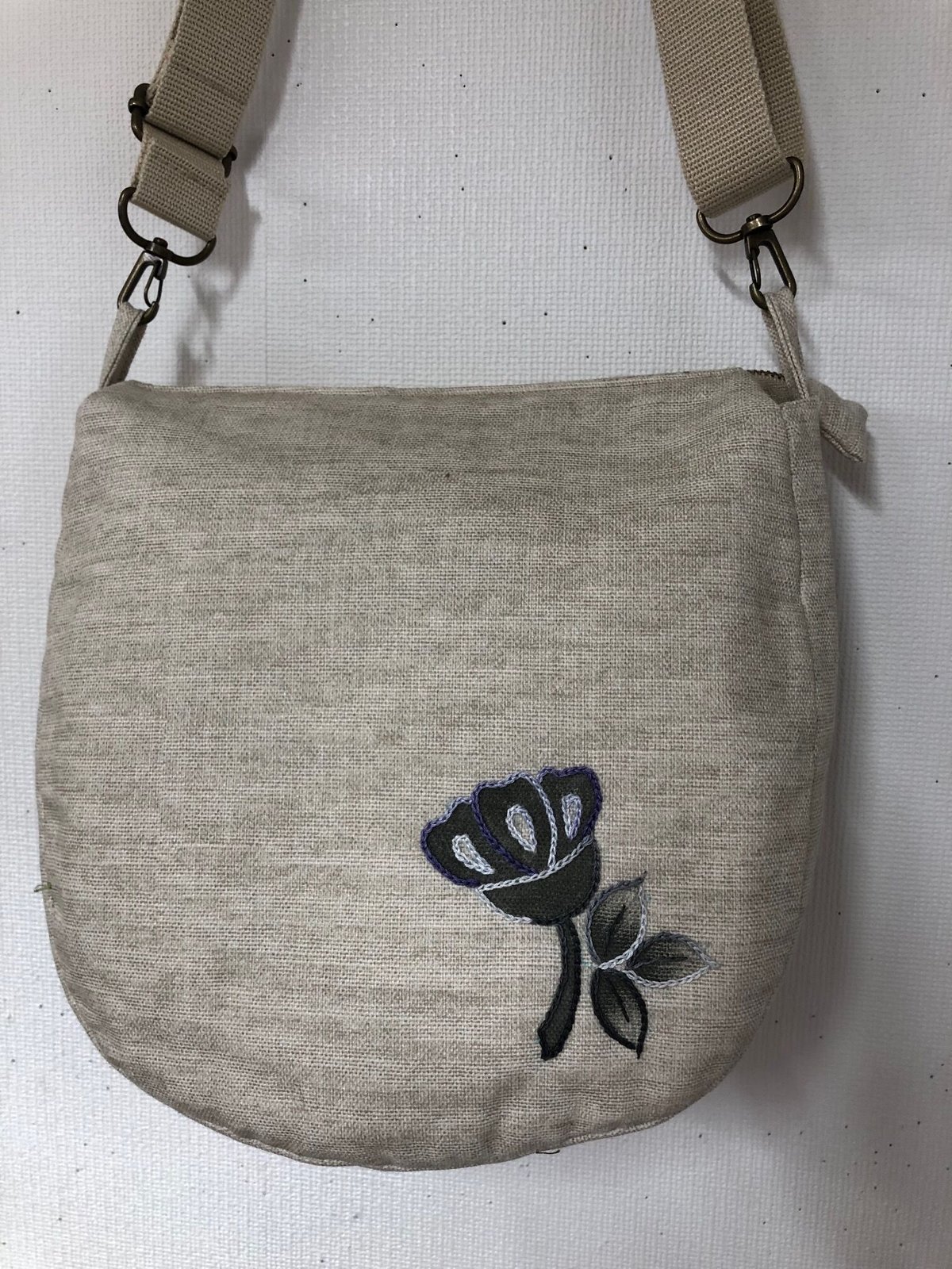 パッチワークレザーショルダーバック　モチーフ34の花模様未使用 ダイステッチワーク お花模様のポケットがついたショルダーバッグ