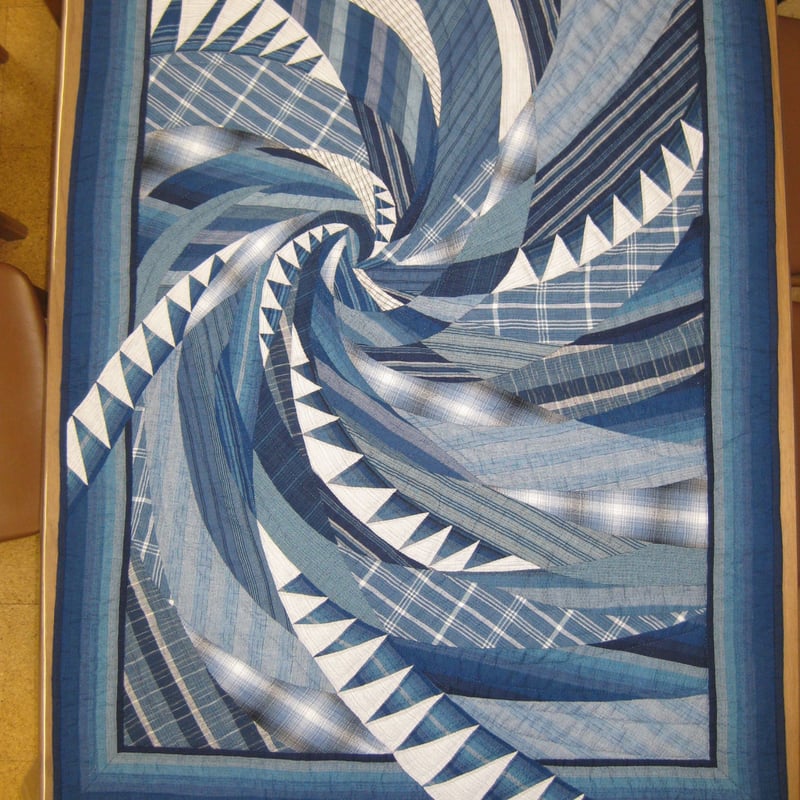 パッチワーク　タペストリー　カラー渦巻き 阿波しじら織 渦のタペストリー | パッチワークのお店 ダックリン