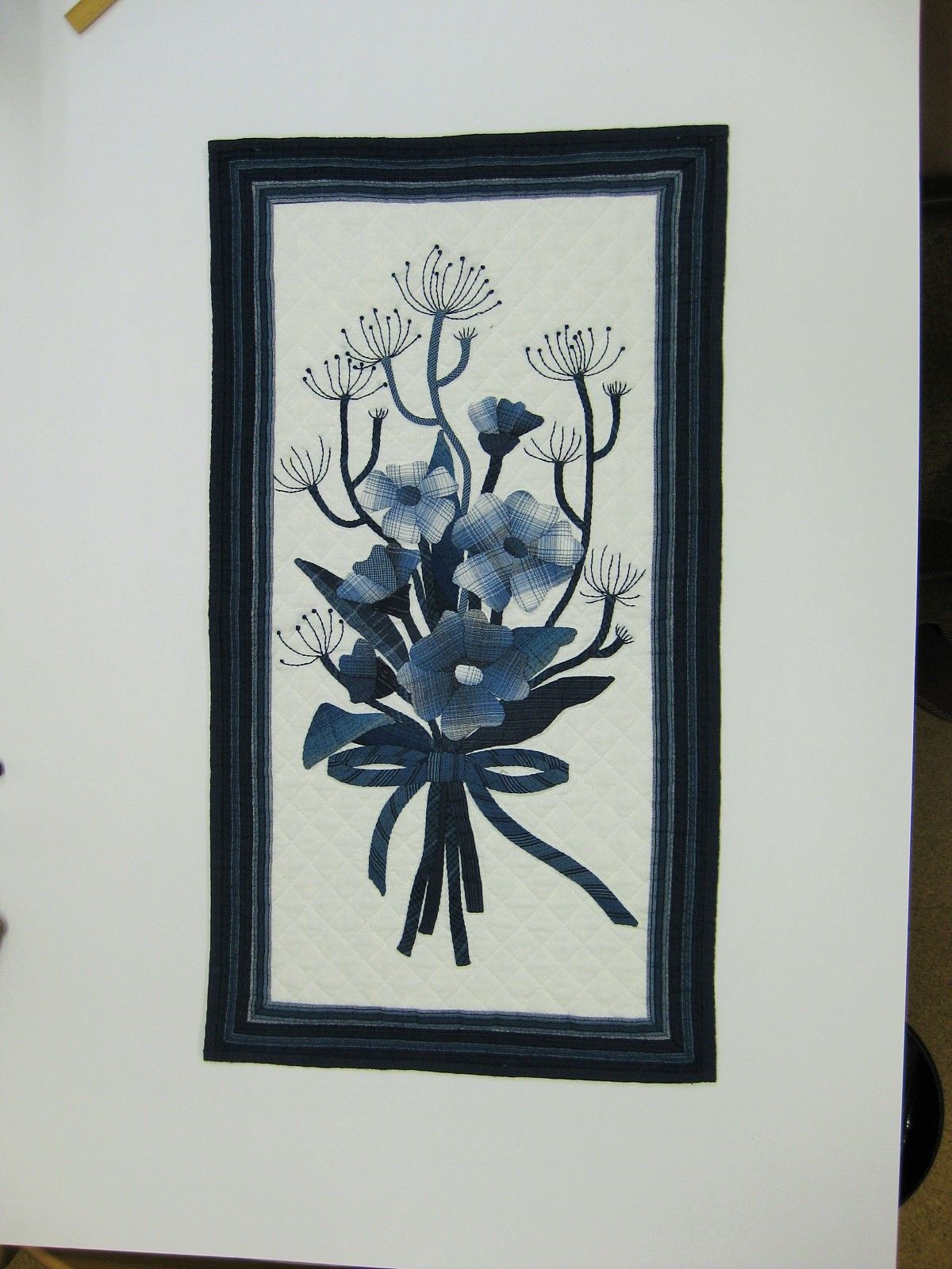 阿波しじら織 花束パート3のタペストリー | パッチワークのお店