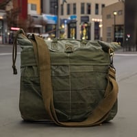 1950年代 50's アメリカ軍 USアーミーのスリーピングバッグ生地 リメイクショルダーバッグ(ヘルメットバッグ)  Sサイズ【T.K GARMENT SUPPLY】
