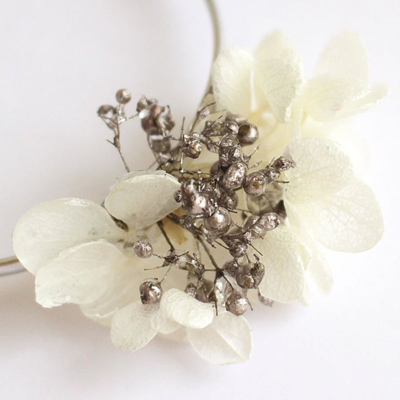 Ichijiku. 1/f】 紫陽花×かすみ草メタルバングル | albino