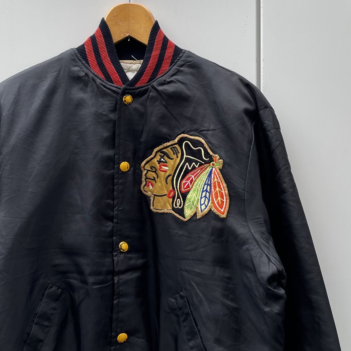 90s NHL シカゴ・ブラックホークス 中綿入り ブルゾン 刺繍ロゴ アウターKanom全アイテム