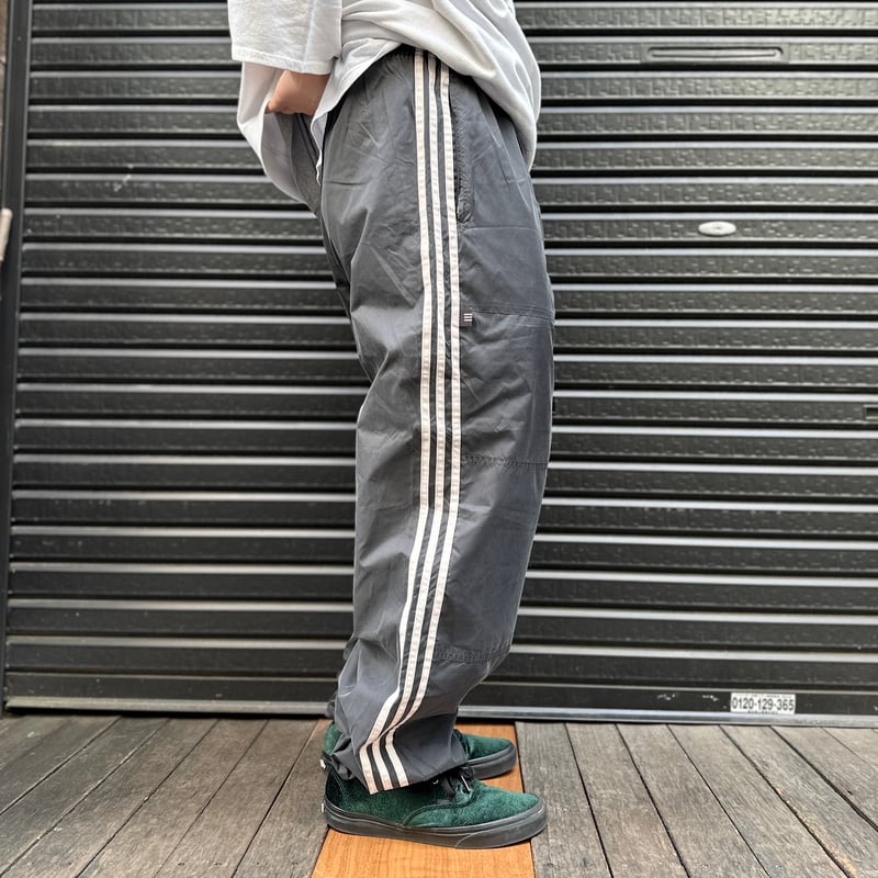 adidas ナイロンパンツ