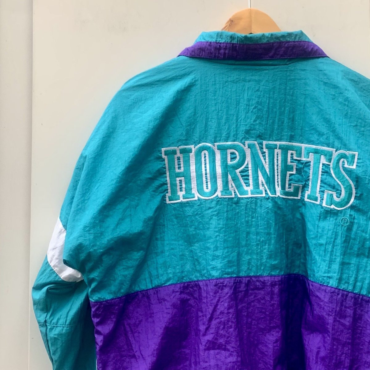 NBA HORNETS/シャーロットホーネッツ ナイロンジャケット 90年代 NBA HORNETS/シャーロットホーネッツ ナイロンジャケット 90年代