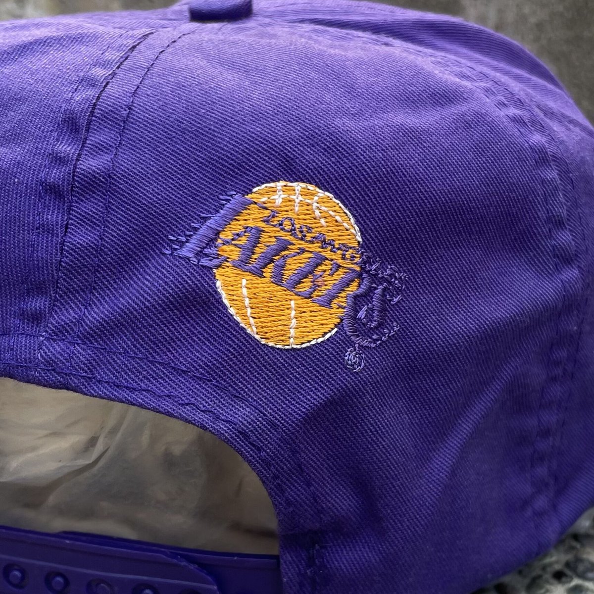 NBA 90's LAKERS THE GAMEレイカーズの大きなロゴキャップ fit=scale-down,w=1200