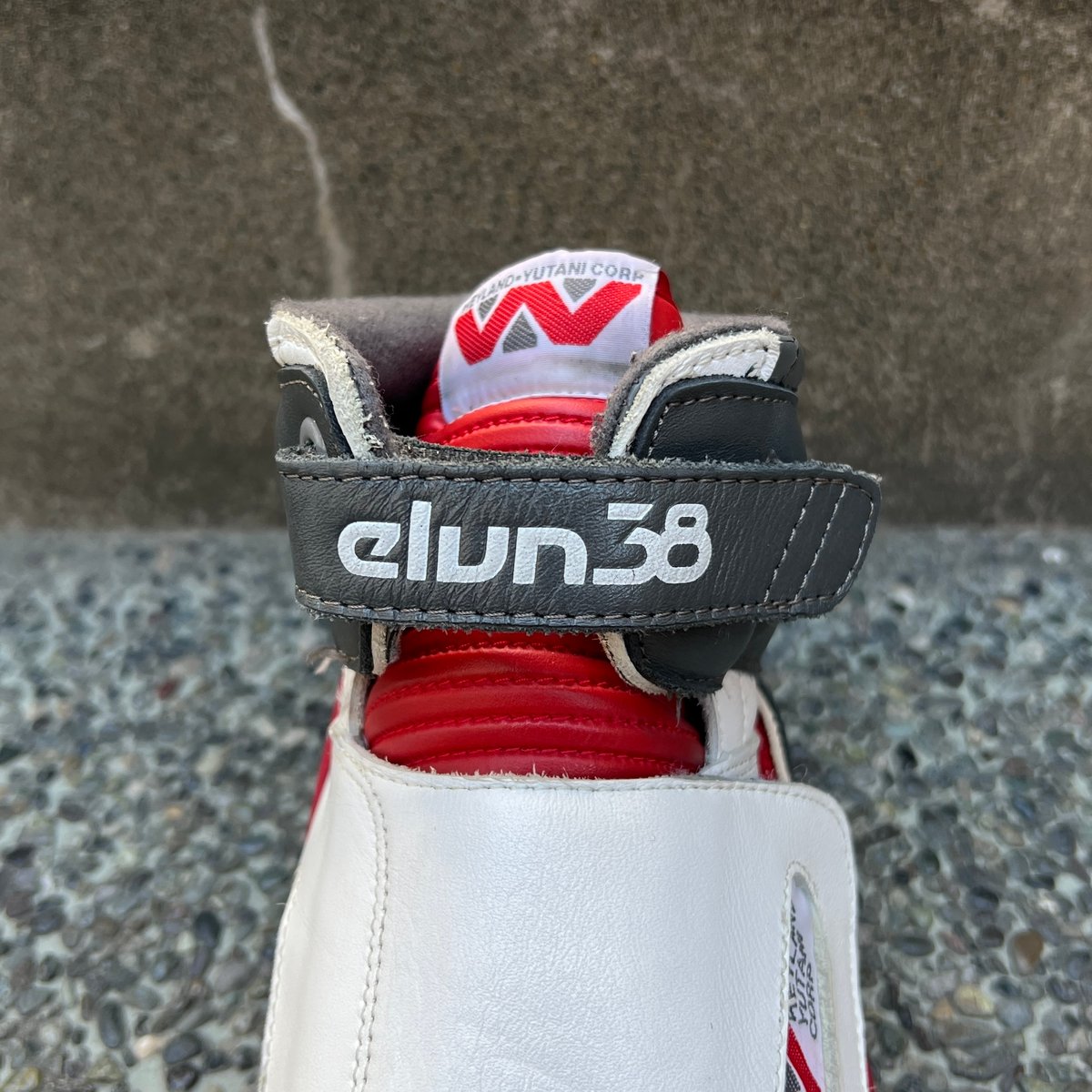 WEYLAND YUTANI CORP elun38 ALIEN STOMPER
