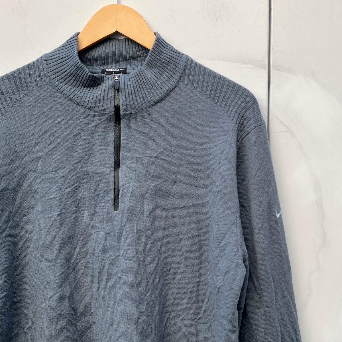 L ナイキゴルフ 立ち襟 ハーフジップ ニット 上質素材 セーター 黒 fit=scale-down,w=1200
