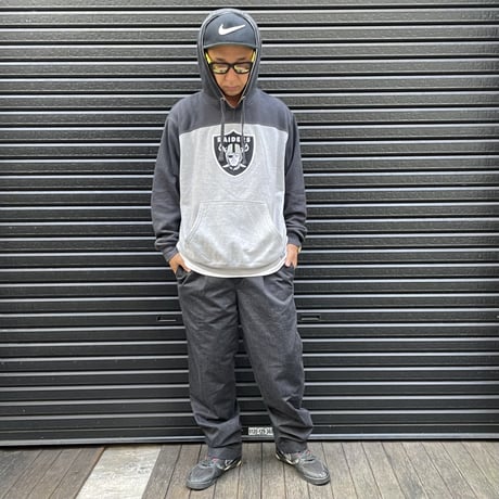 NFL RAIDERS/ラスベガスレイダース ビッグロゴ フードスウェット 2000年代 (USED)