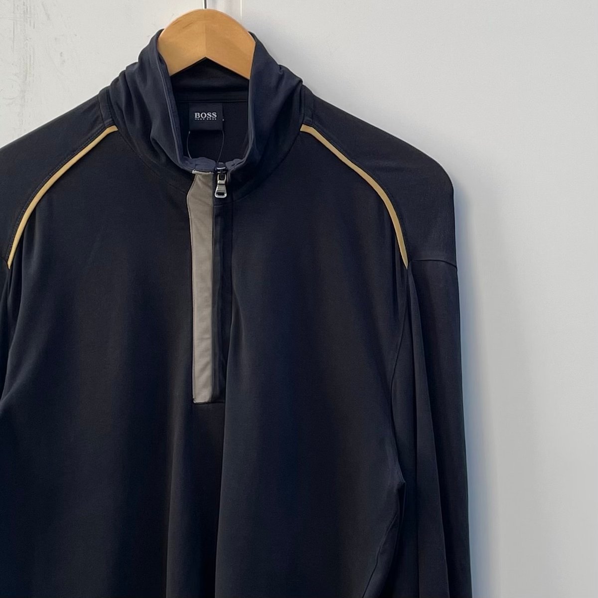 HUGOBOSS ヒューゴボス　ハーフジップ　ワッペン　エンブレム　ロンT 長袖 ヒューゴボスHUGO BOSS ハーフジッププルオーバースウェット 紺M