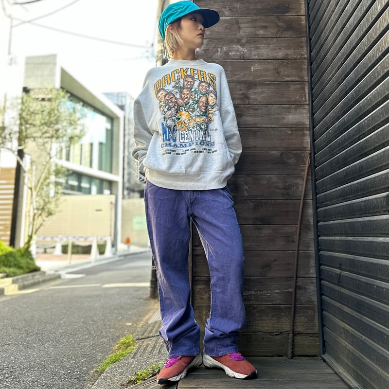 青デニムTシャツ青スニーカーにVERSACEヴェルサーチブレスレット VERSACE/ヴェルサーチ パープルジーンズ 90年代 Made in ITALY