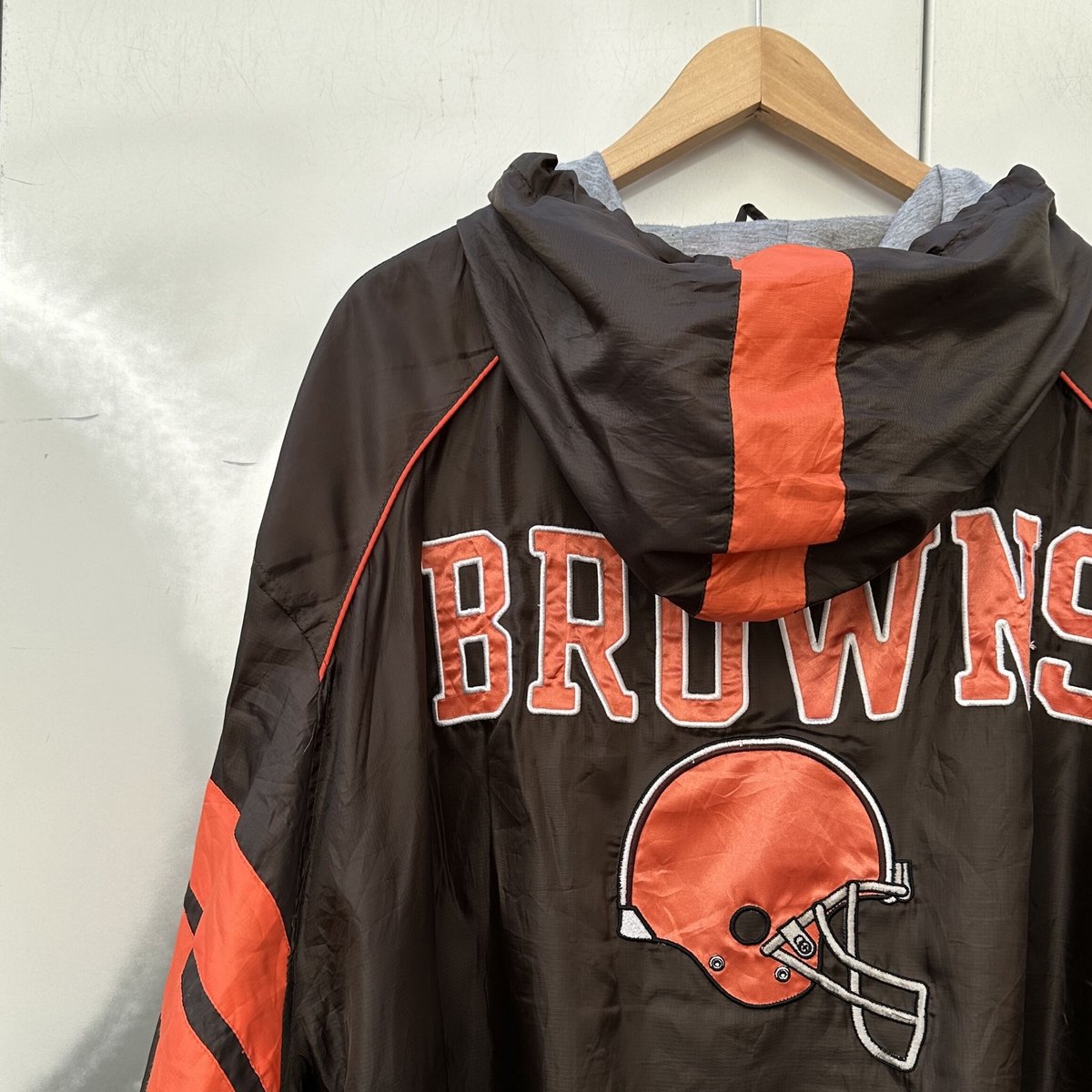 NFL】Cleveland Browns ブラウンズ フードスタジャン-