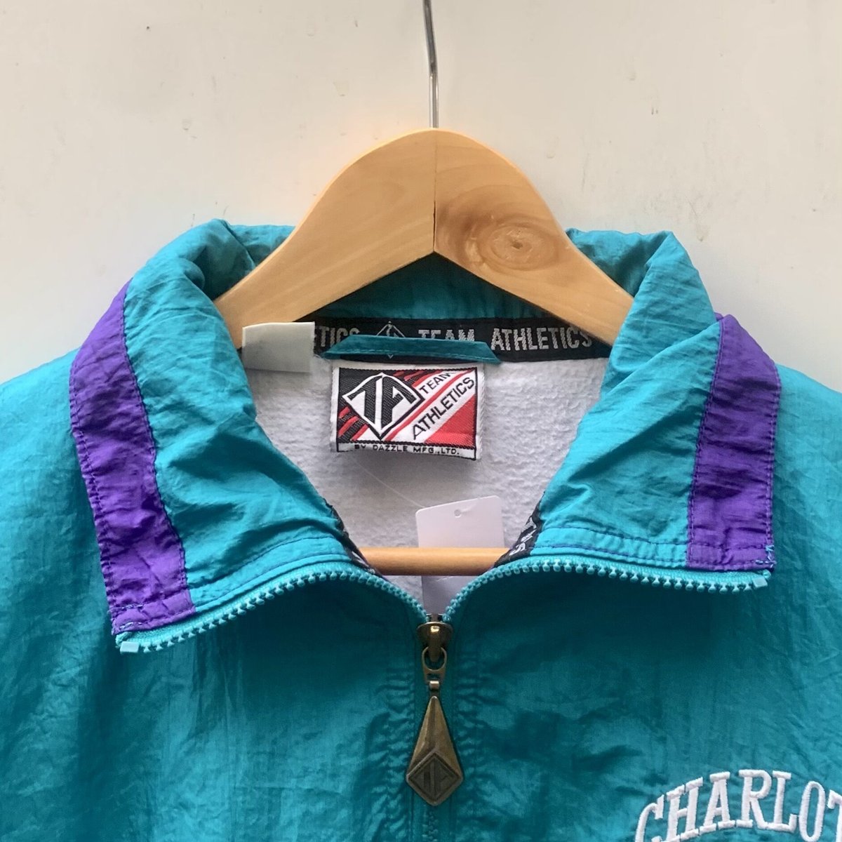 NBA HORNETS/シャーロットホーネッツ ナイロンジャケット 90年代 (USED) NBA HORNETS/シャーロットホーネッツ ナイロンジャケット 90年代 (USED)