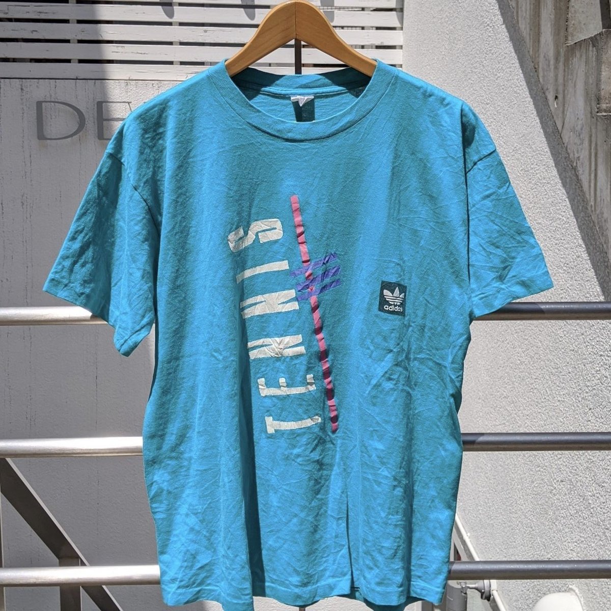 正品 adidas TENNIS GRAPHIC TEE アディダテニスTシャツ adidas mens Tennis Graphic Logo T-Shirt Ink Small at Amazon