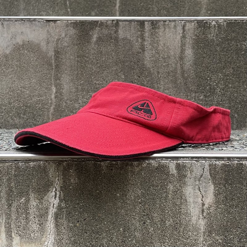 NIKE ACG 時計 oakley 00s Nike ACG watch hole jacket with Nike and Oakley watches.