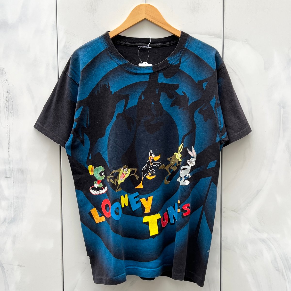 ビンテージ WARNER BROS ルーニーテューンズ 缶 Tシャツ&ペン付き fit=scale-down,w=1200