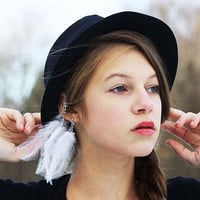 Anni Jurgenson/アンニ・ユルゲンソン - フェザーイヤーカフ (ホワイトソルトウォーター, 5シルバークロス)