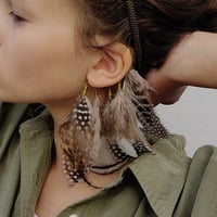 Anni Jurgenson/アンニ・ユルゲンソン - フェザーイヤーカフ (フェザント, ルースター)