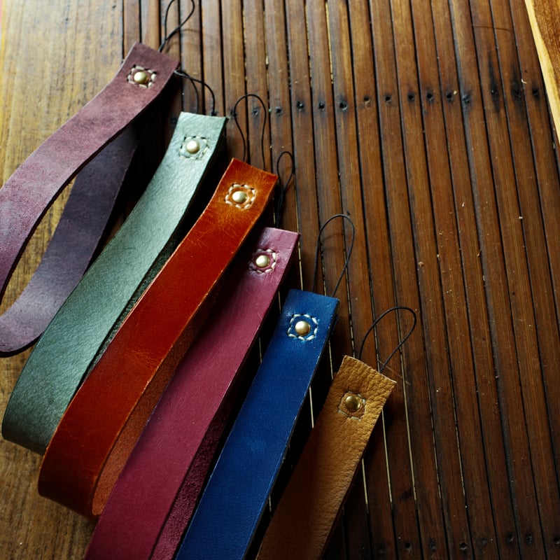 イタリアンレザー・革新のプエブロ・カメラリストストラップ