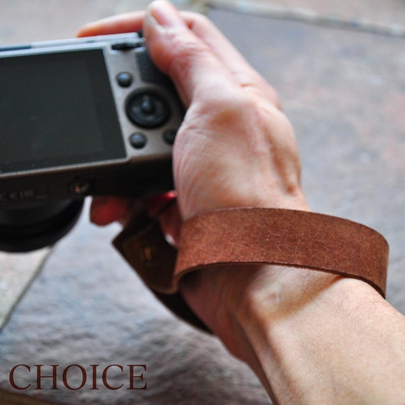 やみつきエルクのカメラリストストラップ（焦げ茶） | 時を刻む革小物