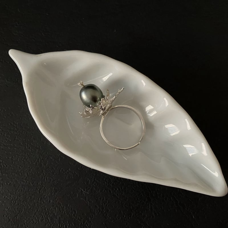 黒真珠} ひいらぎの葉と黒真珠のリング silver | jewelry MARINA 黒真珠} ひいらぎの葉と黒真珠のリング silver | jewelry MARINA