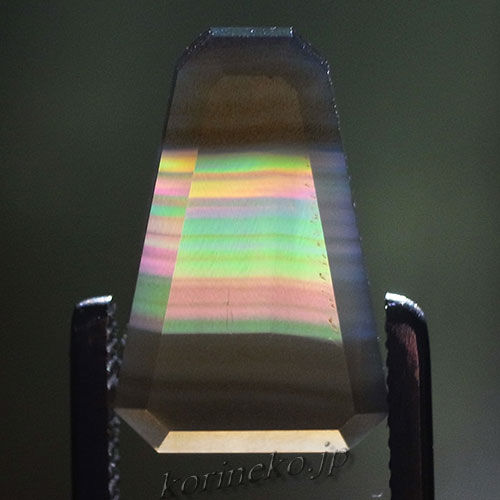 厚みのあるイリスアゲートのファセットカットルース 4.0ct | 天然石の