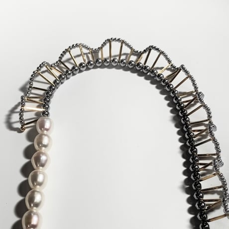 ⅓ frill necklace/ ホワイトパール × ヘマタイト