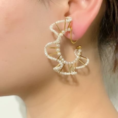 フリルパールラウンドピアス・イヤリング