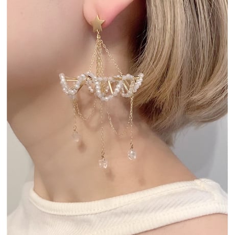 シャンデリアフリルピアス
