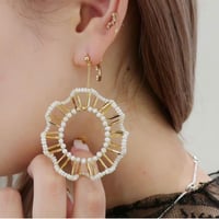 カメリアフリルピアス・イヤリング / ショートタイプ