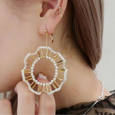 カメリアフリルピアス・イヤリング / ショートタイプ