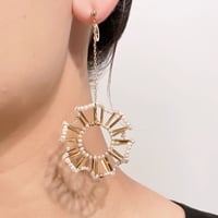 カメリアフリルピアス・イヤリング / ロングタイプ