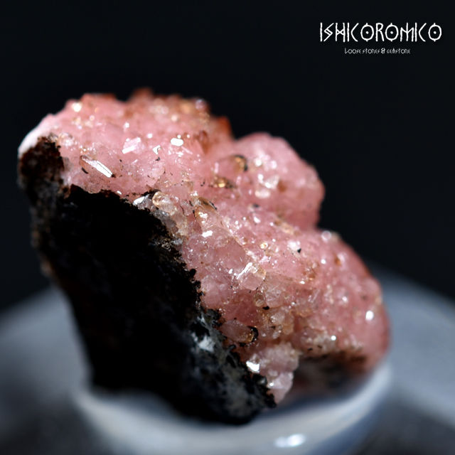 菱マンガン鉱共生水晶2.7kg ロードクロサイト インカローズ 鑑賞石 観賞石