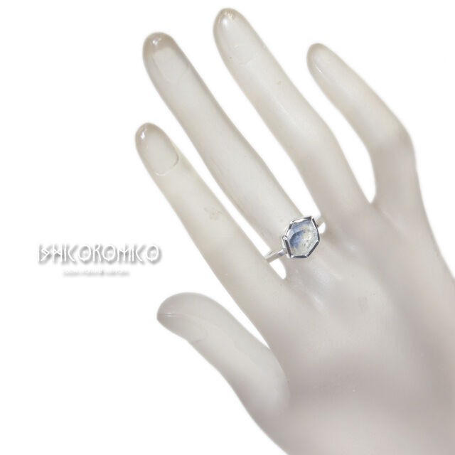 デュモルチェライトインクォーツのリング | 手磨き天然石のお店