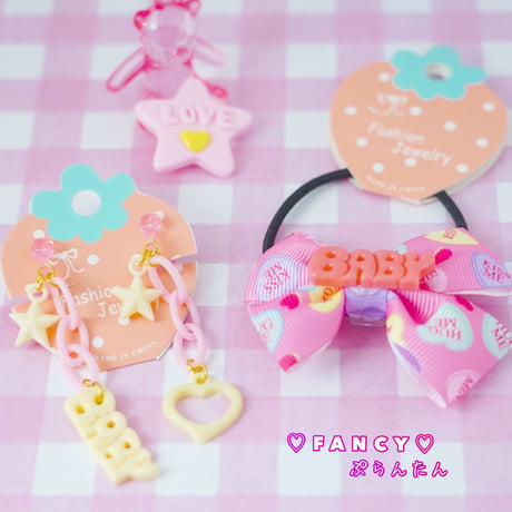 アクセサリー台紙 いちご ディープピンク 50枚☆ハンドメイド☆パーツ☆素材☆キッズアクセサリー☆かわいい☆ゆめかわいい☆パステル