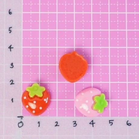 ぷっくりいちご デコパーツ 10個 ☆ハンドメイド☆パーツ☆素材☆キッズアクセサリー☆かわいい☆ゆめかわいい☆パステル