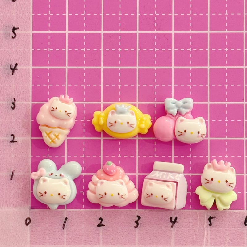 ミニ なりきり 王冠ねこ 7個 デコパーツ ☆ ハンドメイド