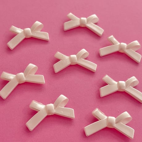 パール 細リボン結び ビーズ  8個  ☆ハンドメイド☆パーツ☆素材☆ビーズ☆かわいい☆ビーズキーホルダー☆ビーズアクセサリー