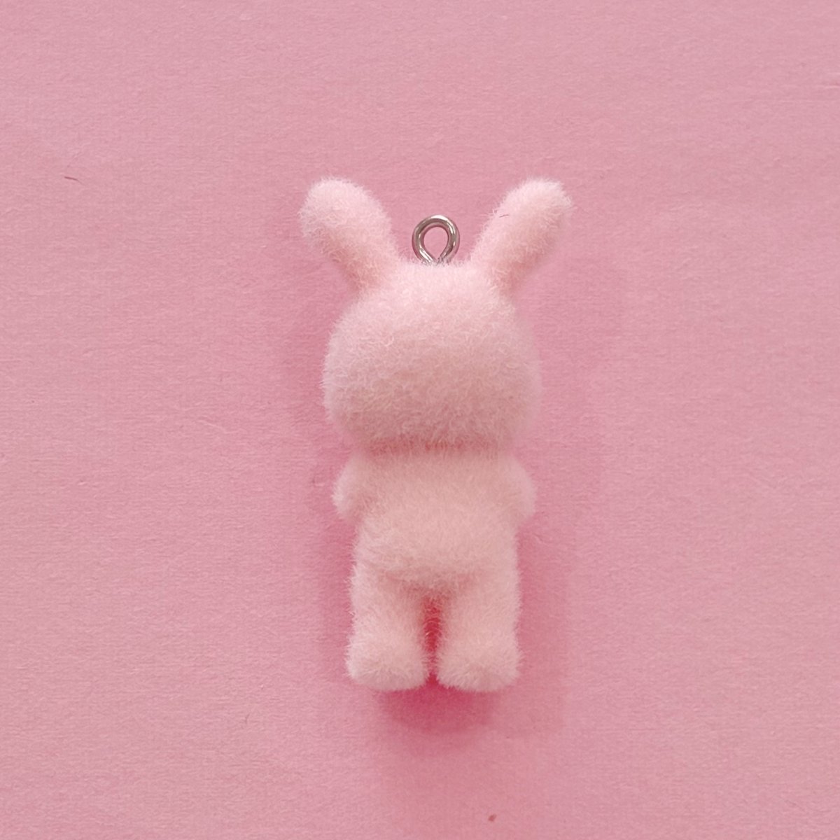 ハンドメイド★キッズリボン★ピンク★うさぎ柄★ビジューと揺れるチャーム付き★ ハンドメイド☆キッズリボン☆ピンク☆うさぎ柄☆ビジューと