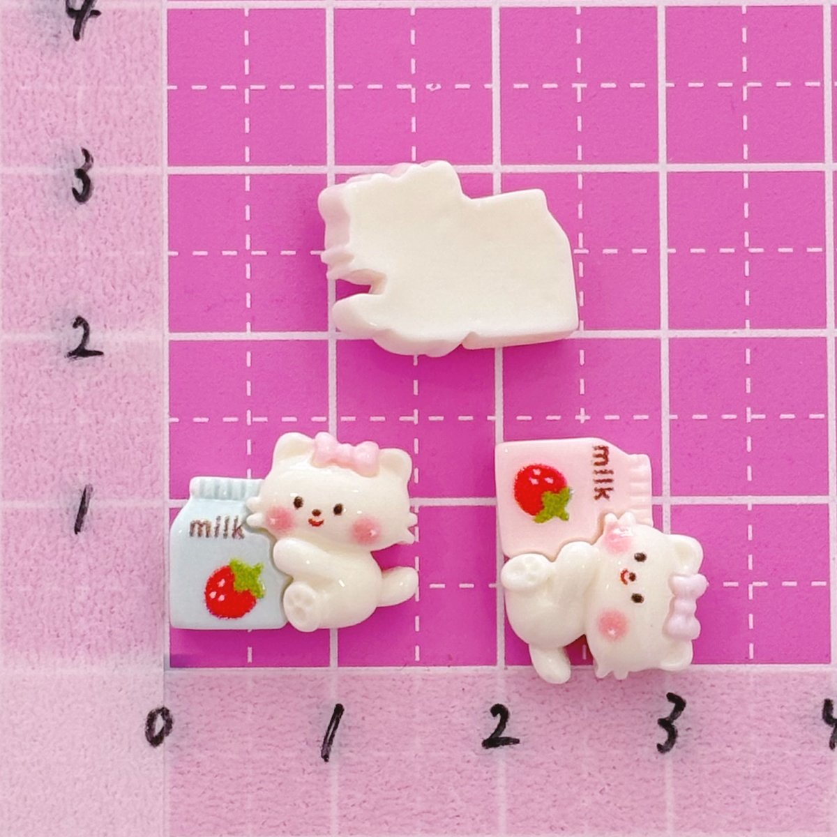 ミニ ねこ と いちごミルク デコパーツ 5個 ☆ ハンドメイド☆パーツ