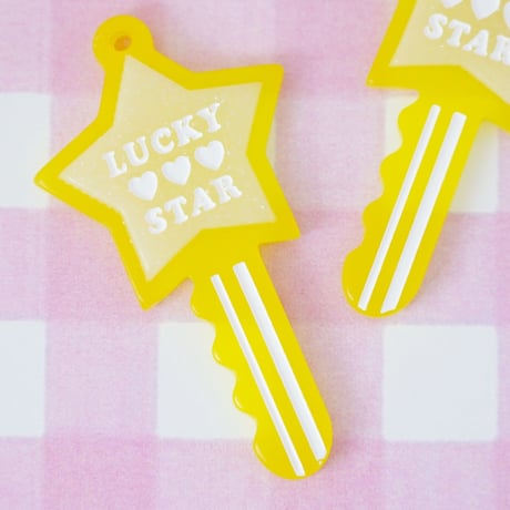 星 カギチャーム イエロー 4個 ☆ハンドメイド☆パーツ☆素材☆キッズアクセサリー☆かわいい☆ゆめかわいい☆パステル☆ファンシーぷらんたん