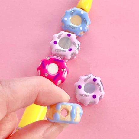 手描き ペイントビーズ オーロラ ドーナツ ６個 カスタムボールペンに使える ☆ハンドメイド☆パーツ☆素材☆キッズアクセサリー☆かわいい☆ゆめかわいい☆パステル☆