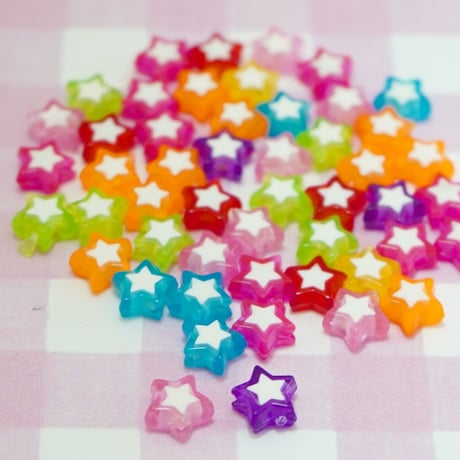 ホワイト×カラー 星ビーズ ☆ハンドメイド☆パーツ☆素材☆キッズアクセサリー☆かわいい☆ゆめかわいい☆パステル☆デコパーツ☆カボション☆