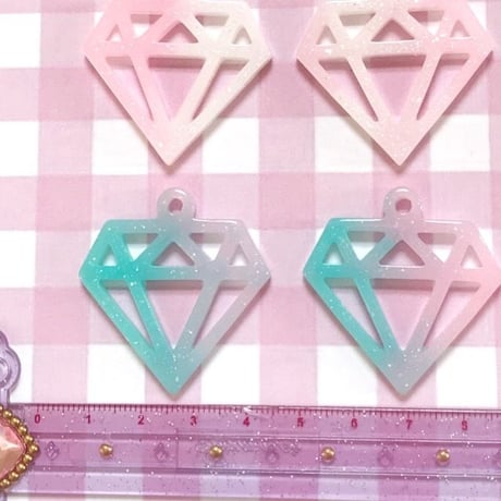 ゆめかわ☆ダイヤモンド チャーム 4個☆ハンドメイド☆パーツ☆素材☆キッズアクセサリー☆かわいい☆ゆめかわいい☆パステル☆